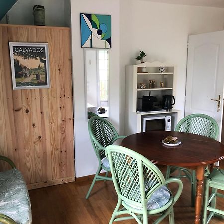 Grande Chambre Familiale Verte Tout Bonnement Bien Putot-en-Auge Luaran gambar