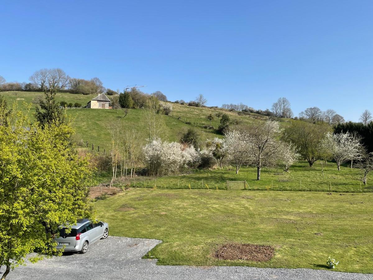 Grande Chambre Familiale Verte Tout Bonnement Bien Putot-en-Auge Luaran gambar